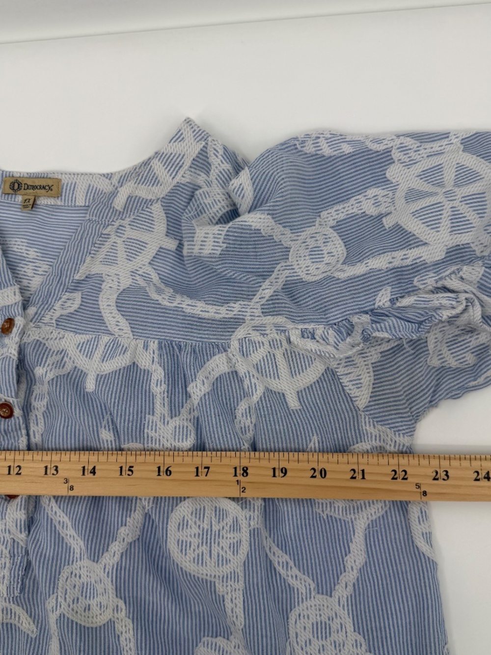 Democracy Top Women 1X Blue White V Neck Ruffles 3/4 Sleeve Boho Peasant Coastal - Picture 11 of 13